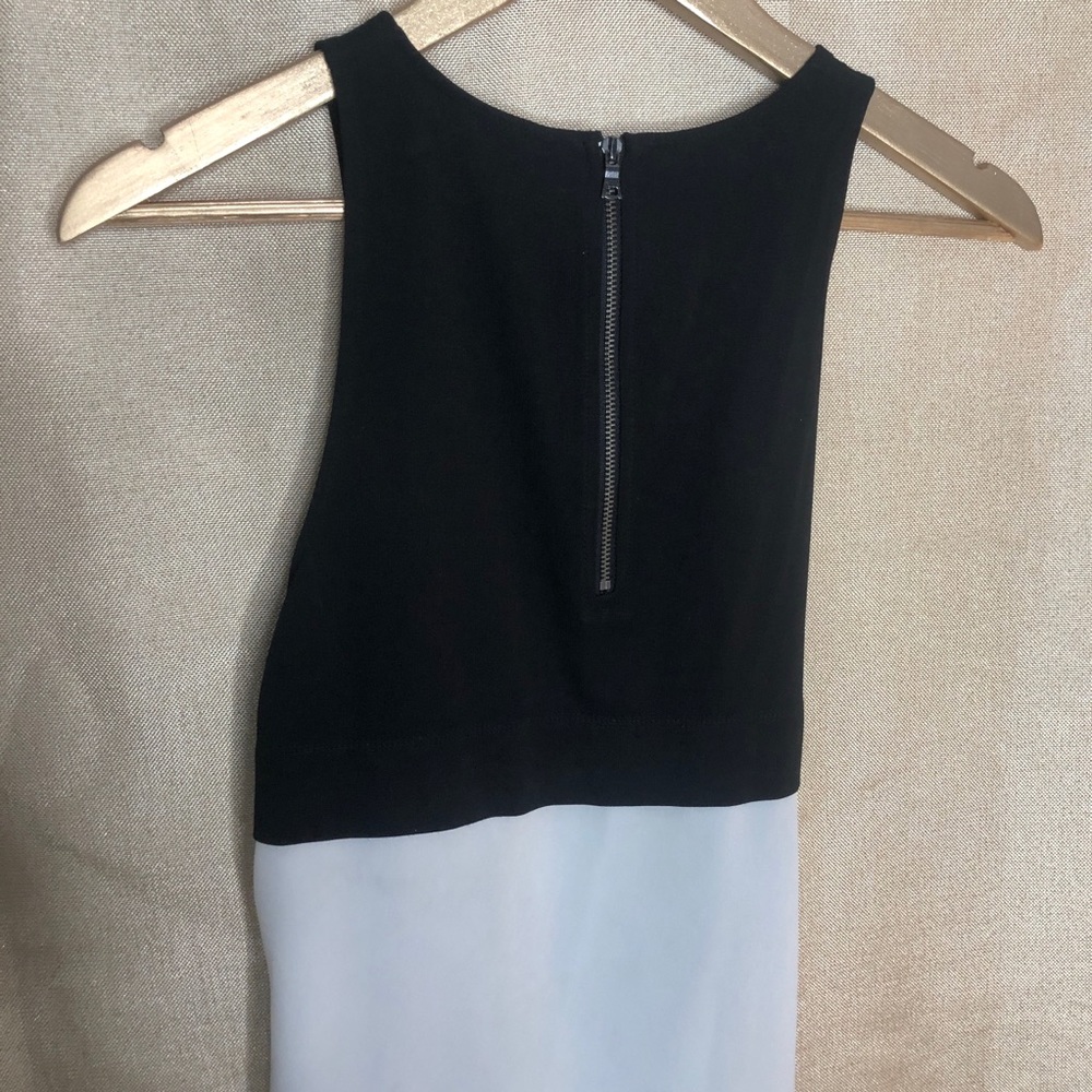 Banana Republican Black & White Sleeveless Blouse